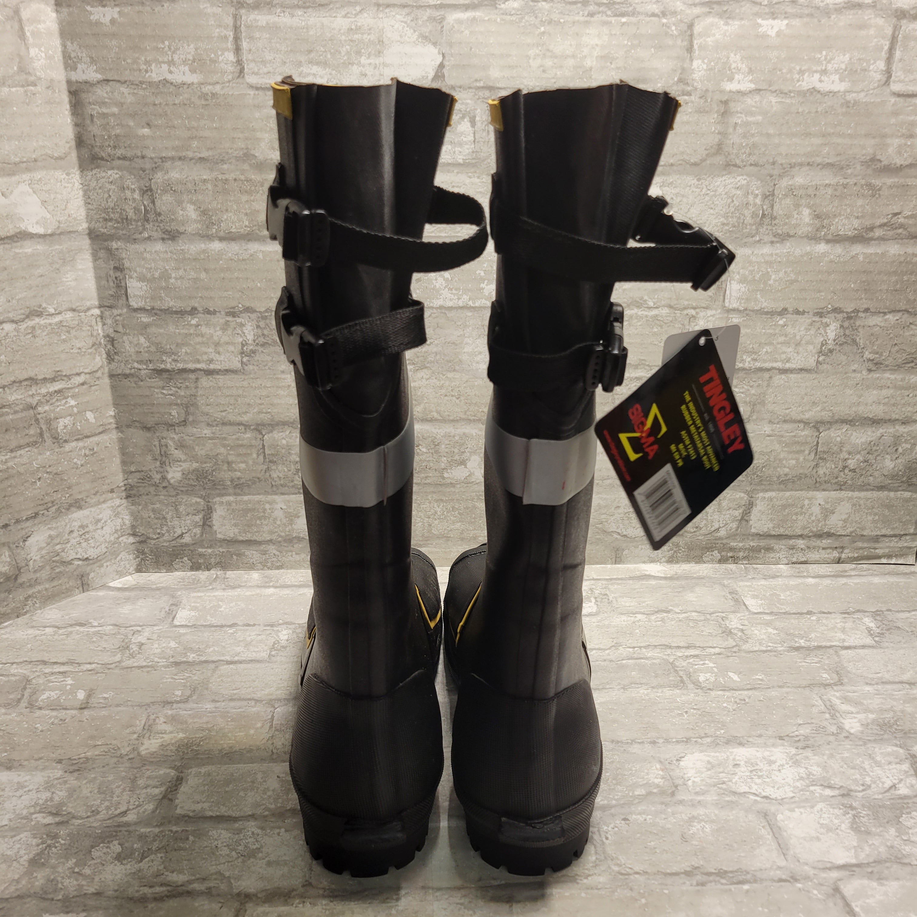 TINGLEY MB816B Rubber Steel Toe Boot, Men's, 10 Black (8127641354478)